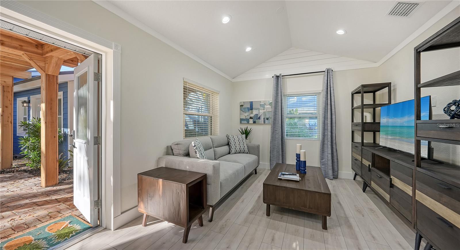 TOWLES - Residential