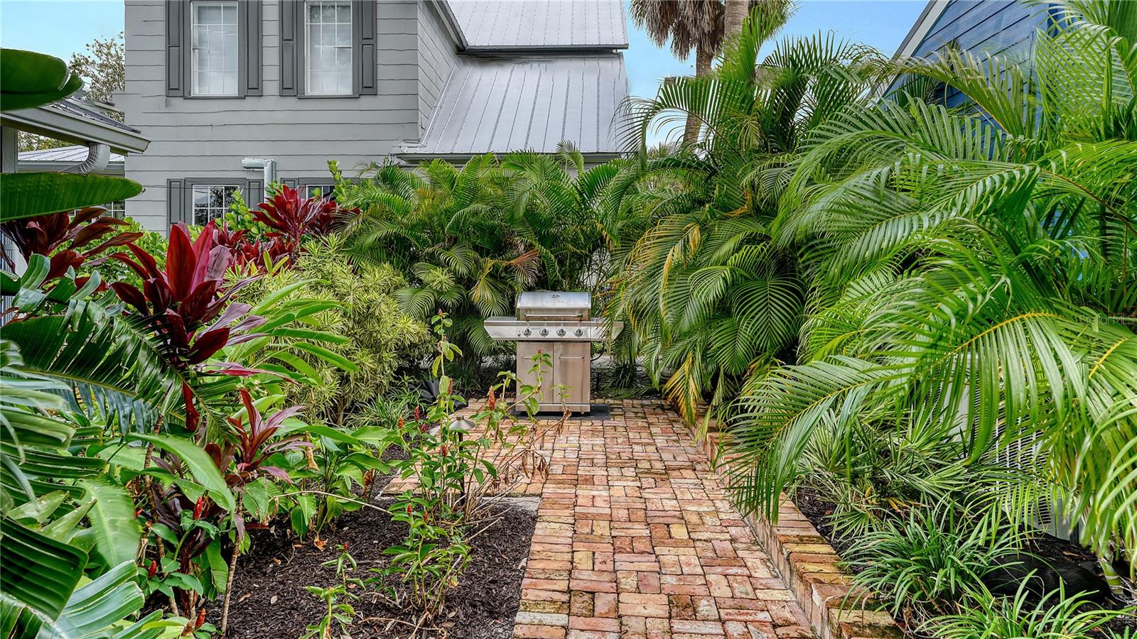 TOWLES - Residential