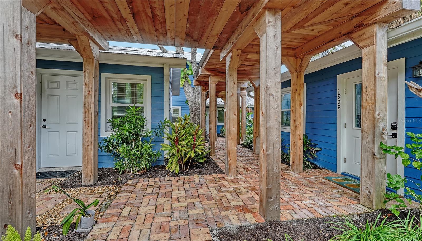 TOWLES - Residential