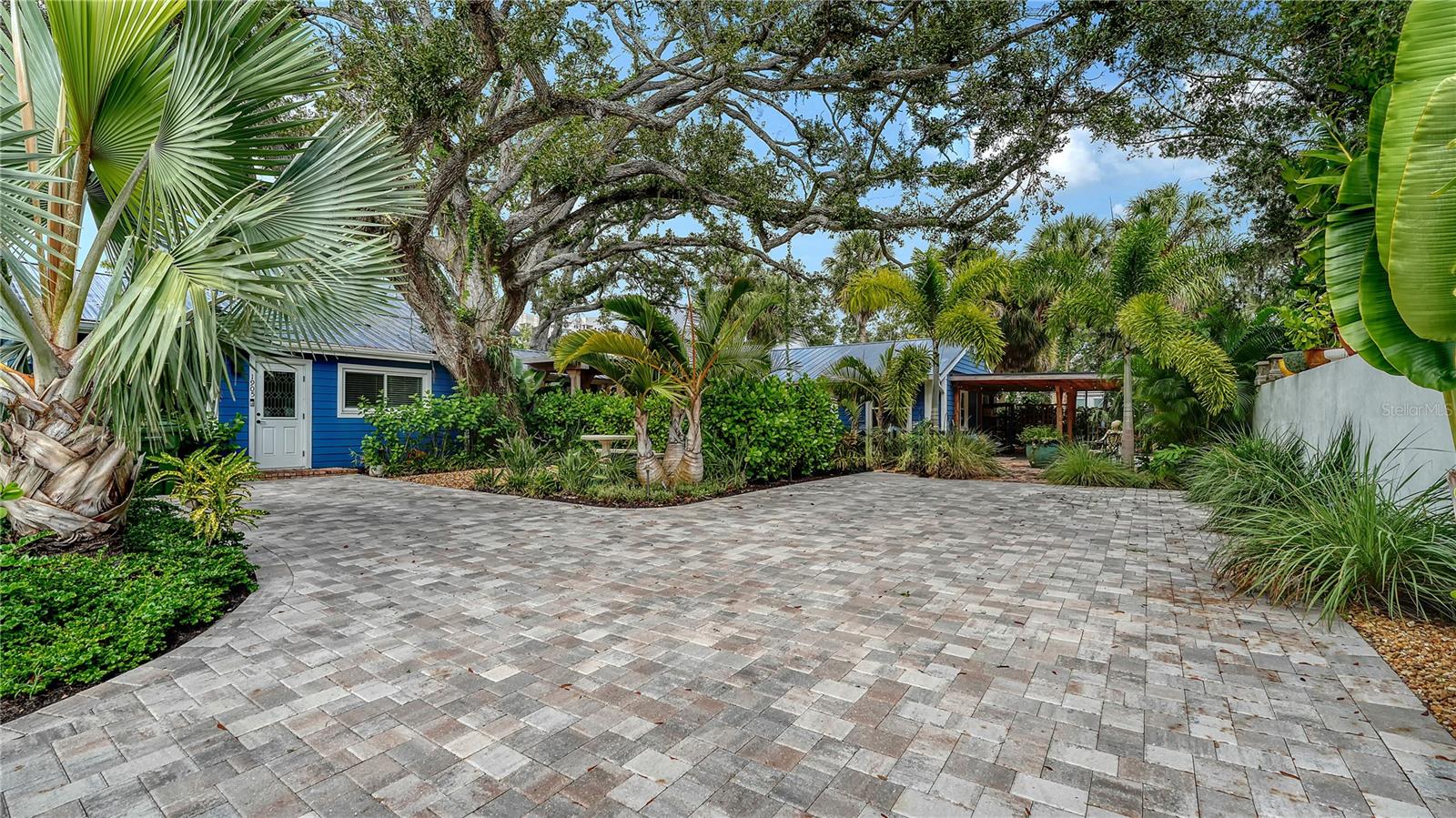 TOWLES - Residential