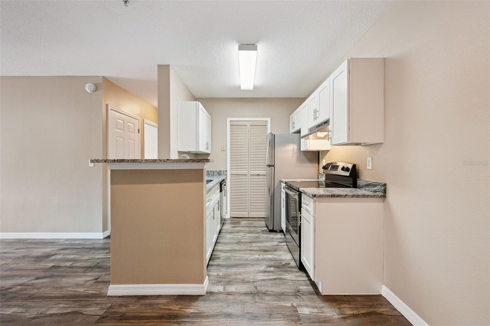 SUNSET LAKE - Residential