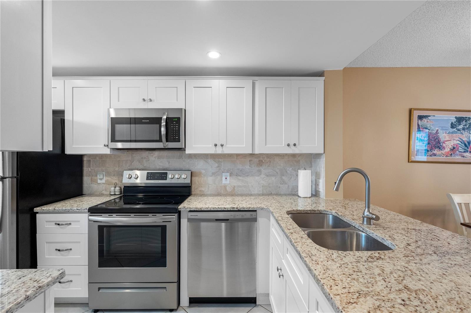 BAY MARINER THE CONDO - Residential