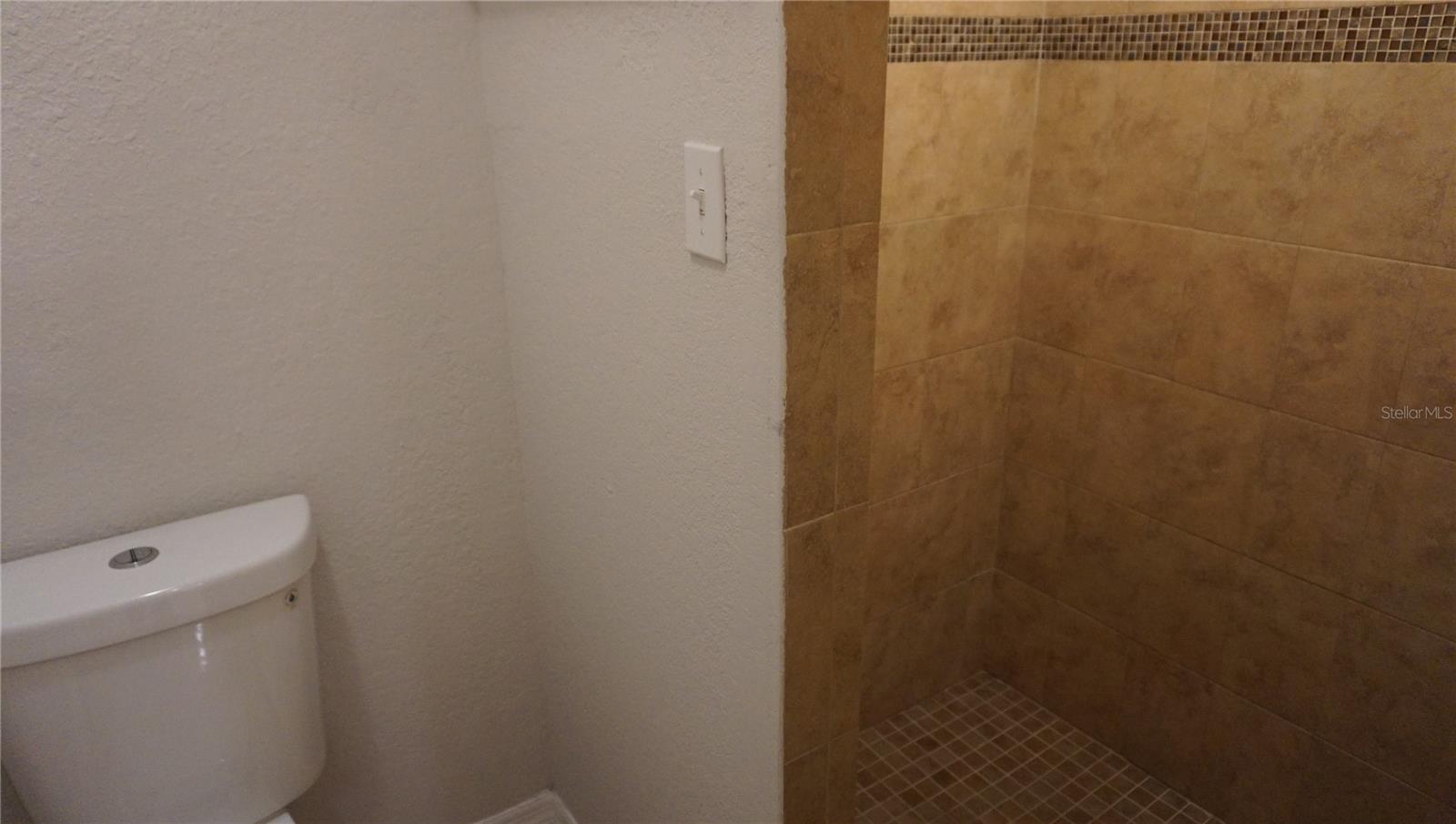 KINGSWAY GARDENS UNIT 02 - Residential Lease