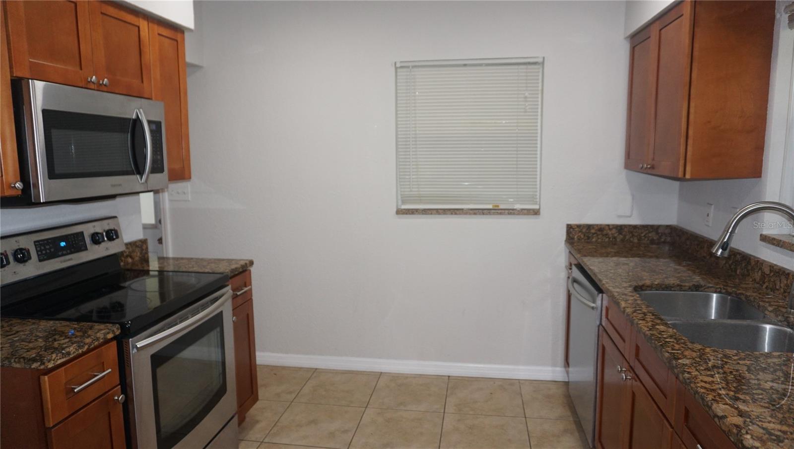 KINGSWAY GARDENS UNIT 02 - Residential Lease