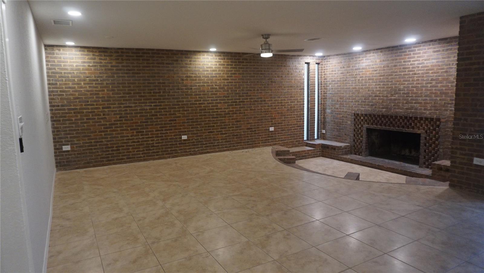 KINGSWAY GARDENS UNIT 02 - Residential Lease
