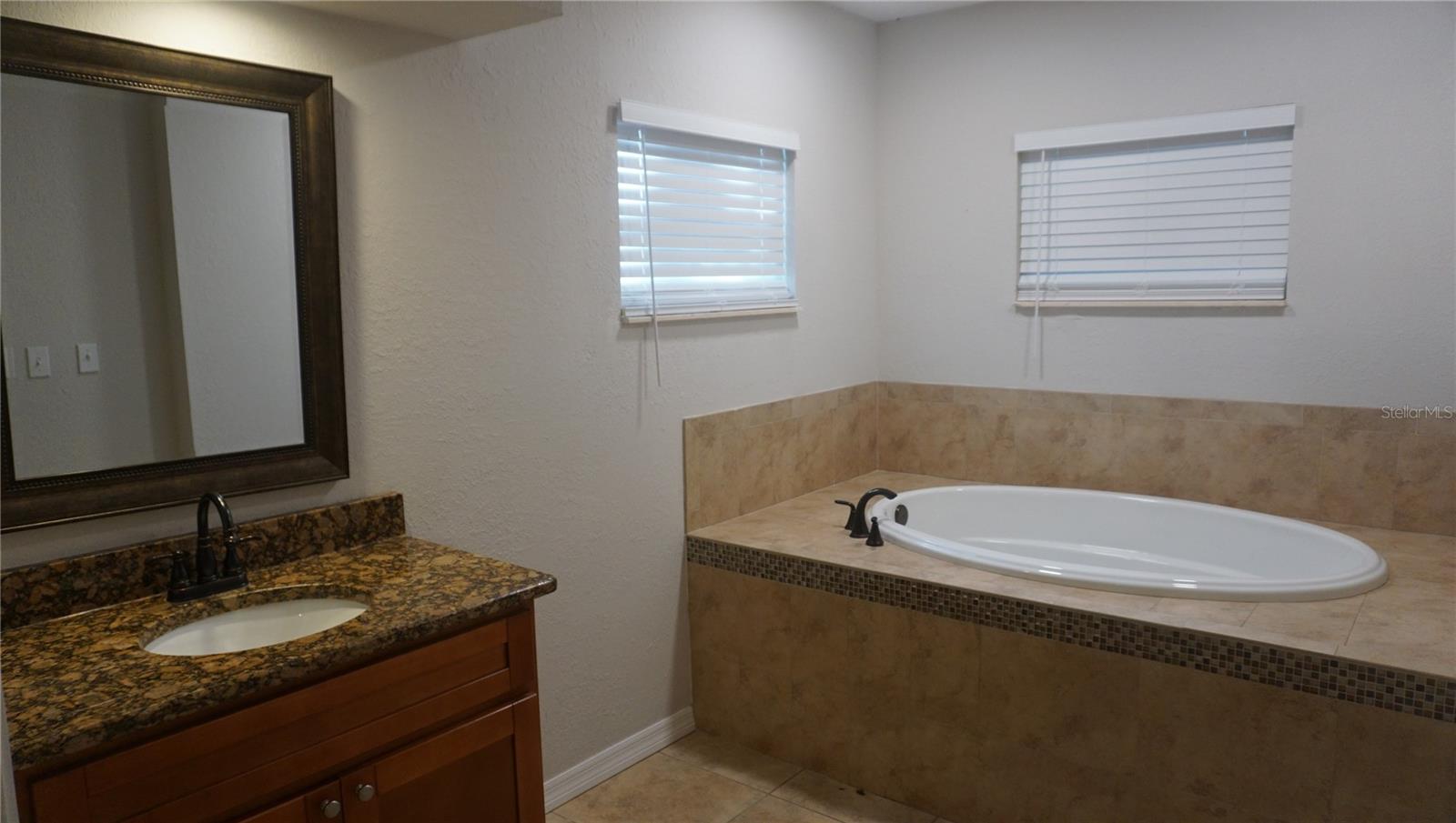 KINGSWAY GARDENS UNIT 02 - Residential Lease
