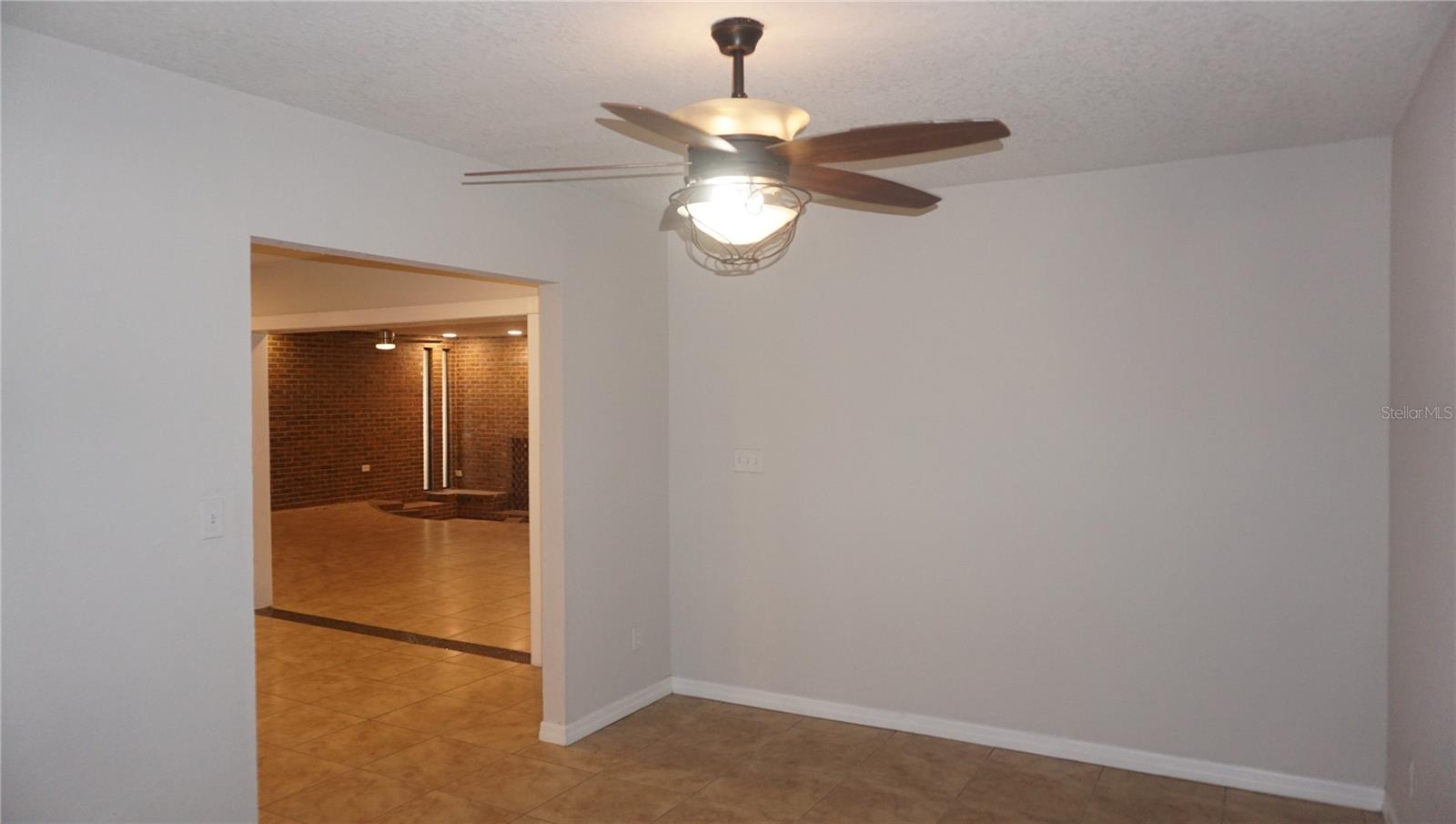 KINGSWAY GARDENS UNIT 02 - Residential Lease