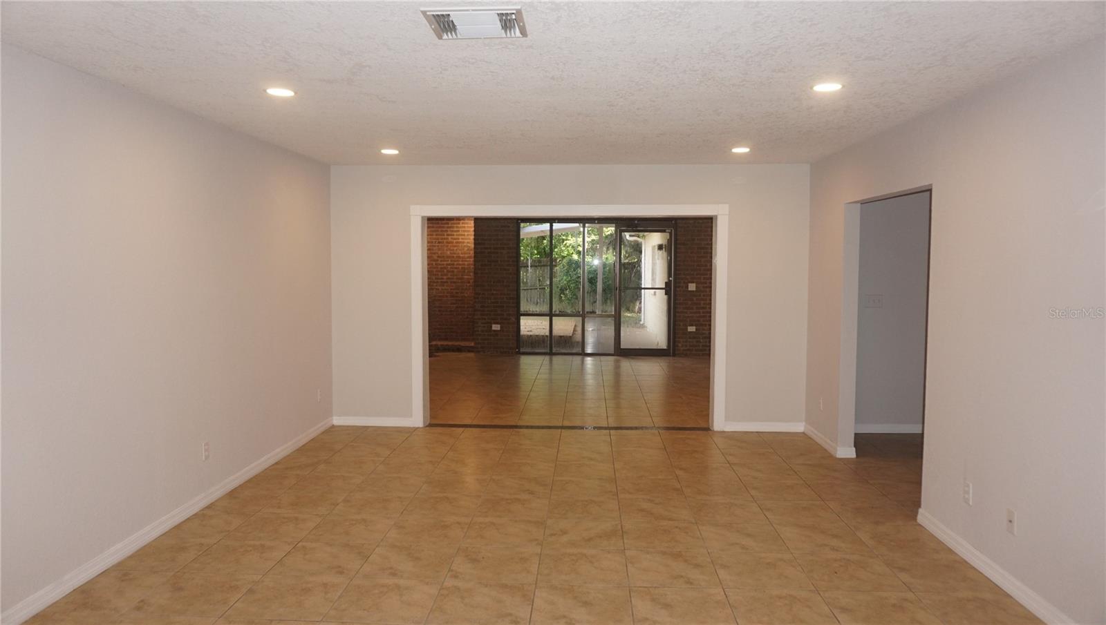 KINGSWAY GARDENS UNIT 02 - Residential Lease