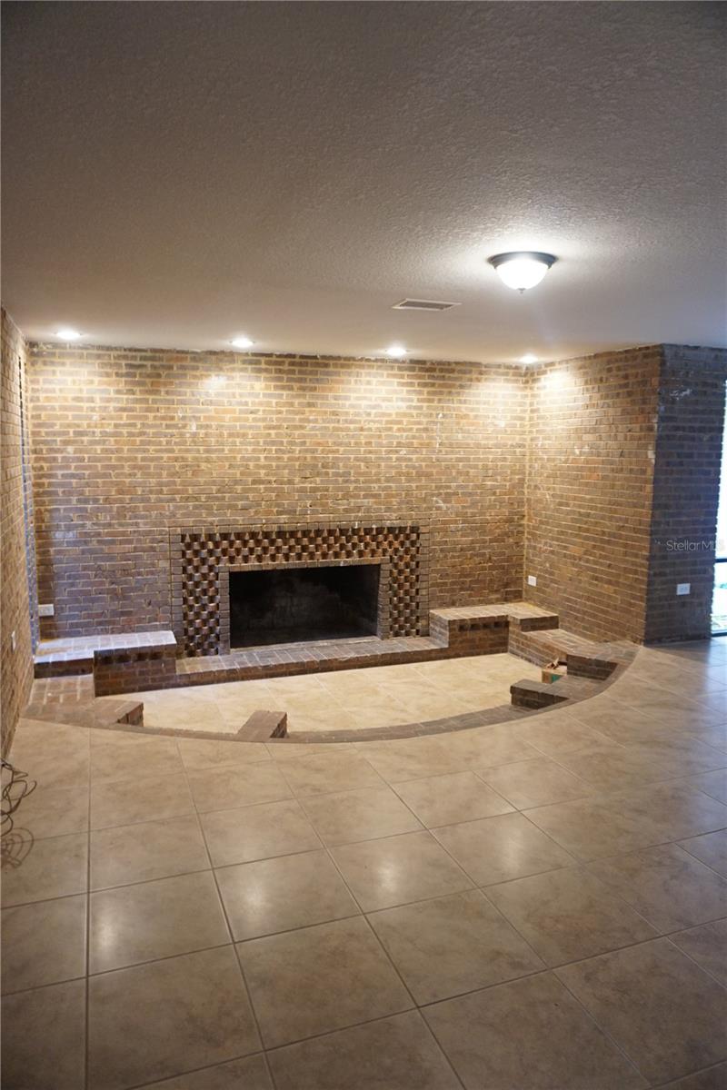 KINGSWAY GARDENS UNIT 02 - Residential Lease
