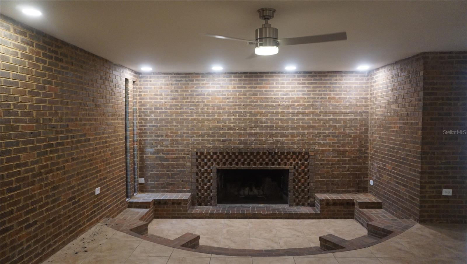 KINGSWAY GARDENS UNIT 02 - Residential Lease