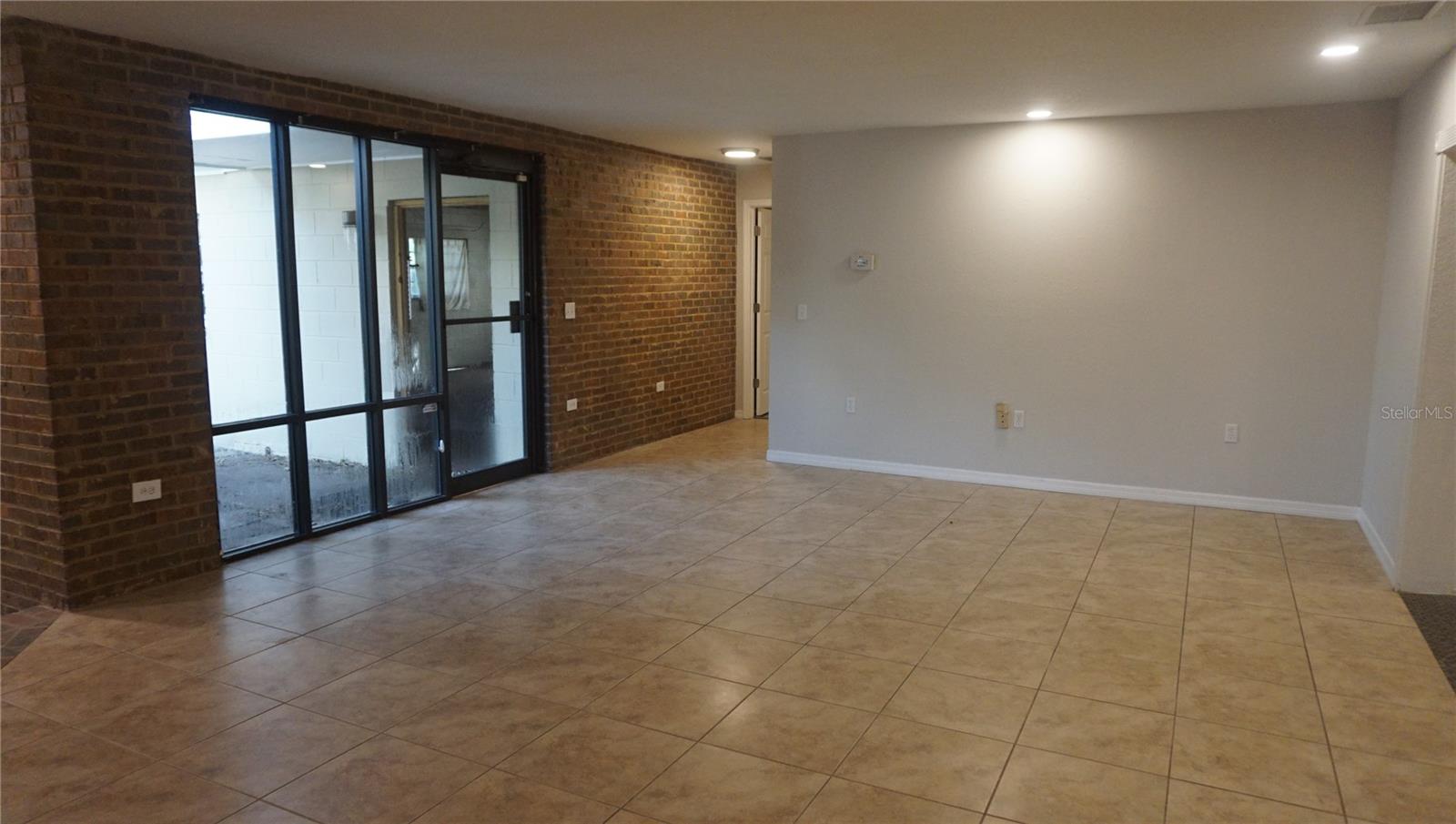 KINGSWAY GARDENS UNIT 02 - Residential Lease