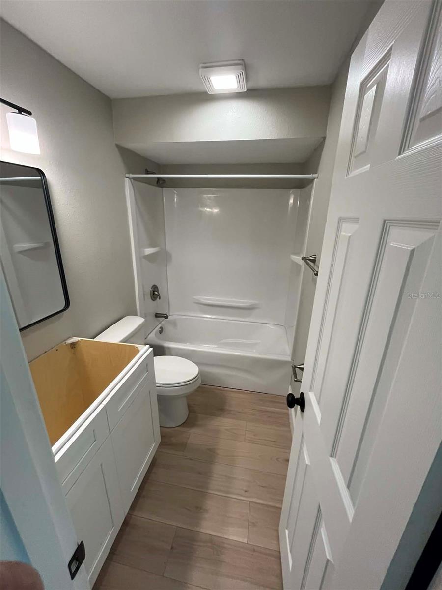 UNIVERSITY HYLANDS - Residential Lease