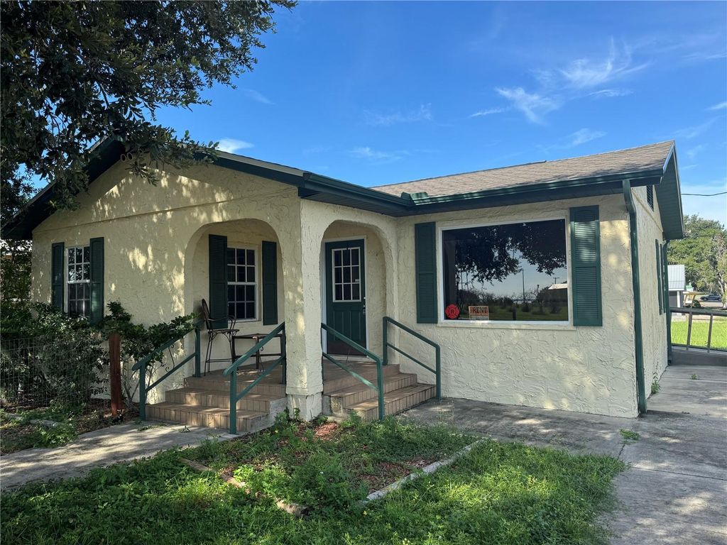 Photo of 225 N Scenic Highway, Frostproof, FL 33843 (MLS # K4903070)