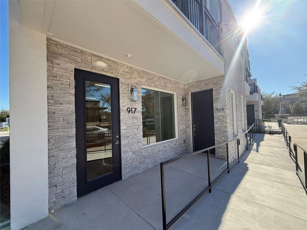 Photo of 917 City Walk Lane, Oviedo, FL 32765 (MLS # O6367281)