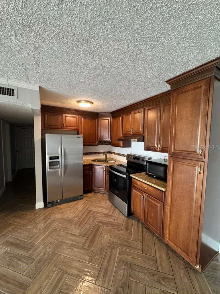 WEATHERLY YACHT CLUB CONDO AT LAKE - Residential