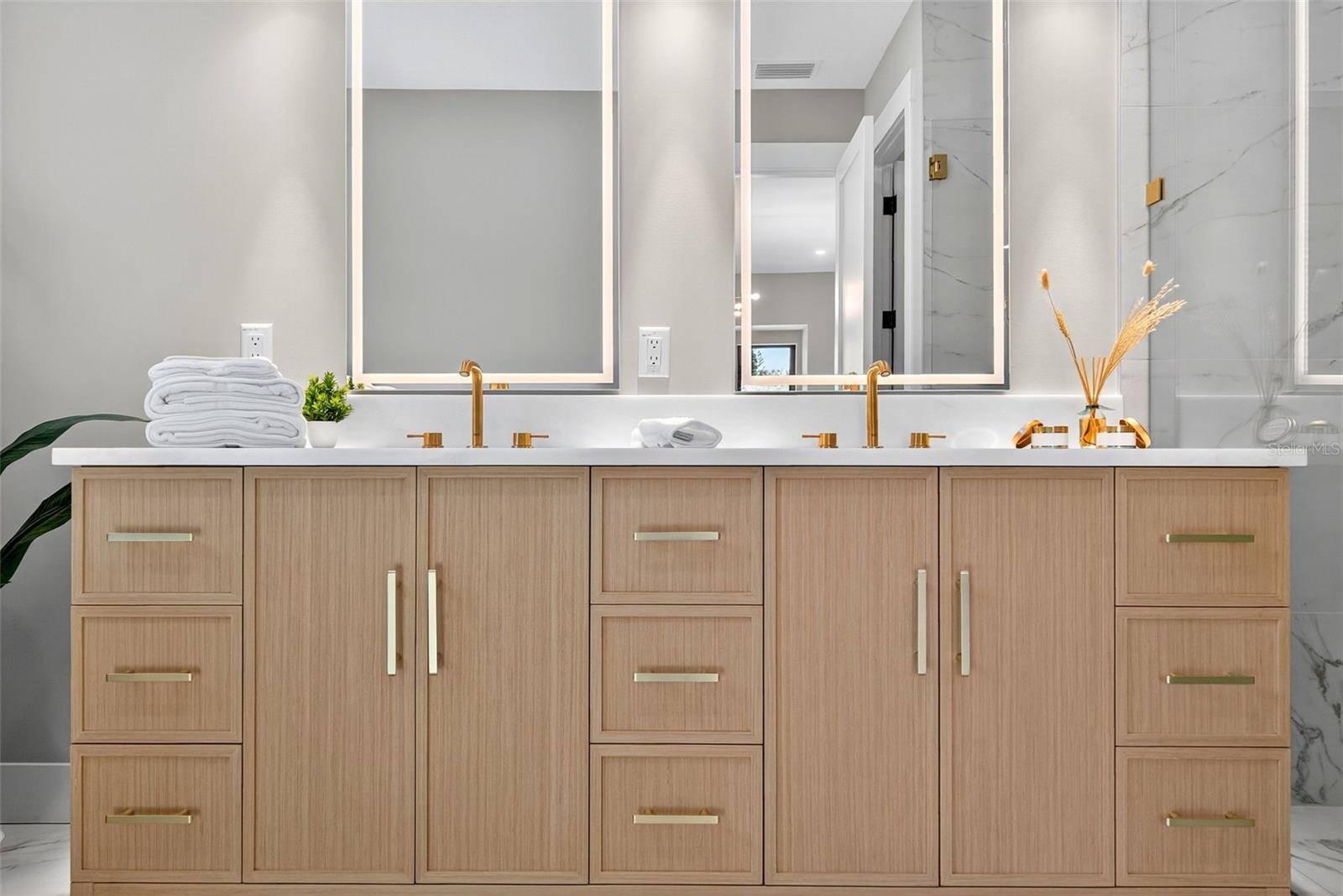 GRANADA PARK - Residential