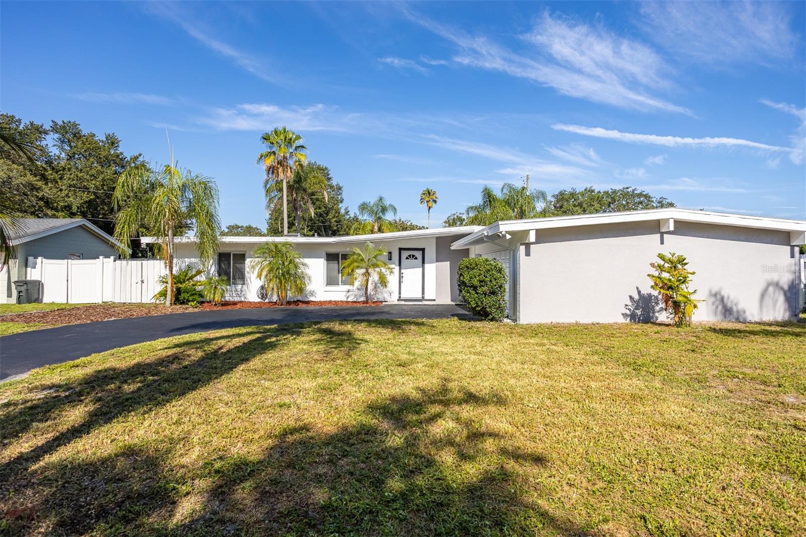 ENGLISH ESTATES UNIT 1 - Residential