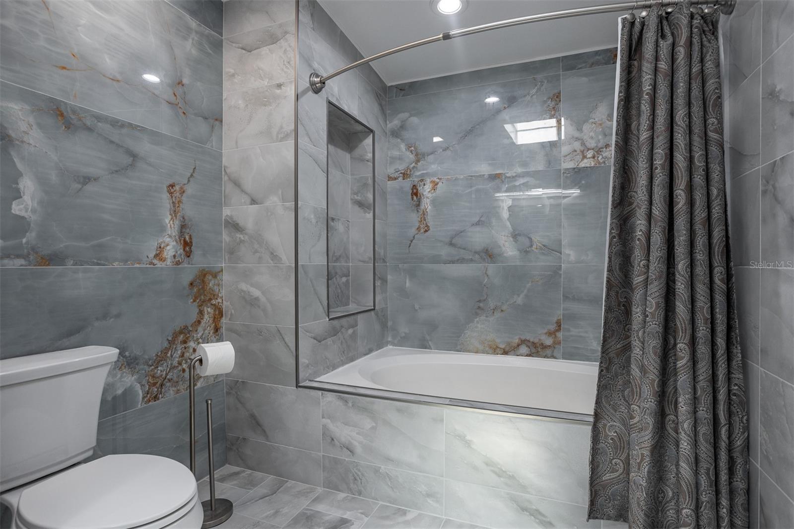 ENGLISH ESTATES UNIT 1 - Residential