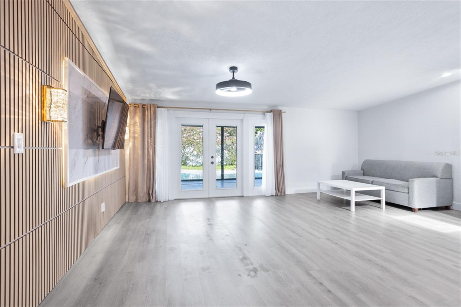 ENGLISH ESTATES UNIT 1 - Residential