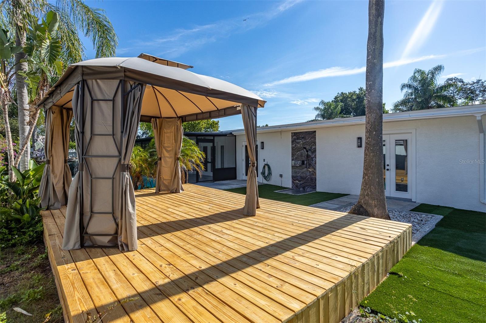 ENGLISH ESTATES UNIT 1 - Residential