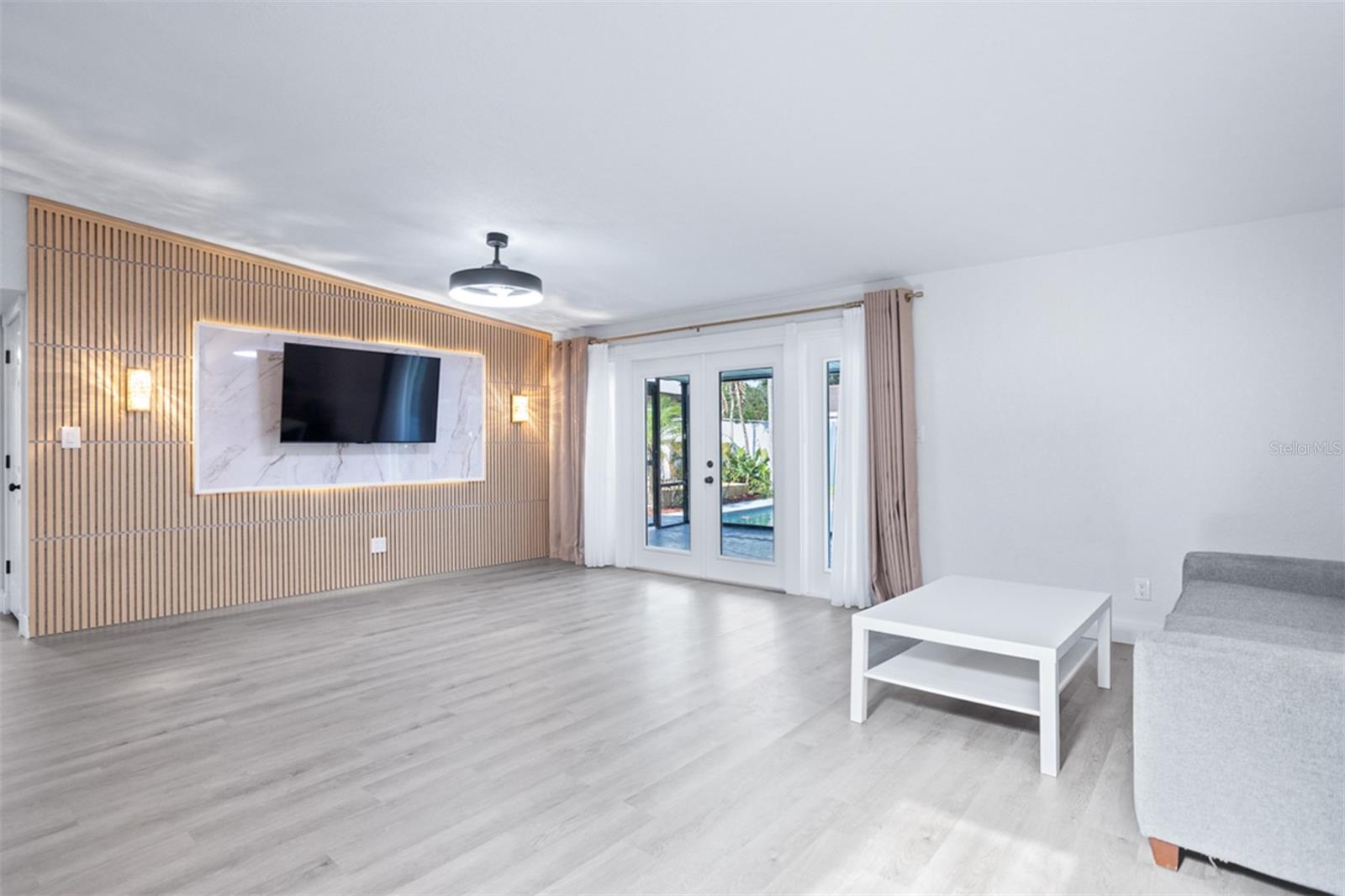 ENGLISH ESTATES UNIT 1 - Residential