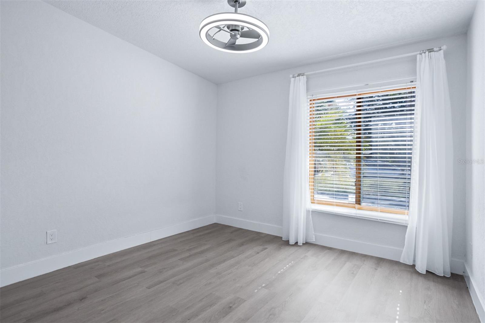 ENGLISH ESTATES UNIT 1 - Residential