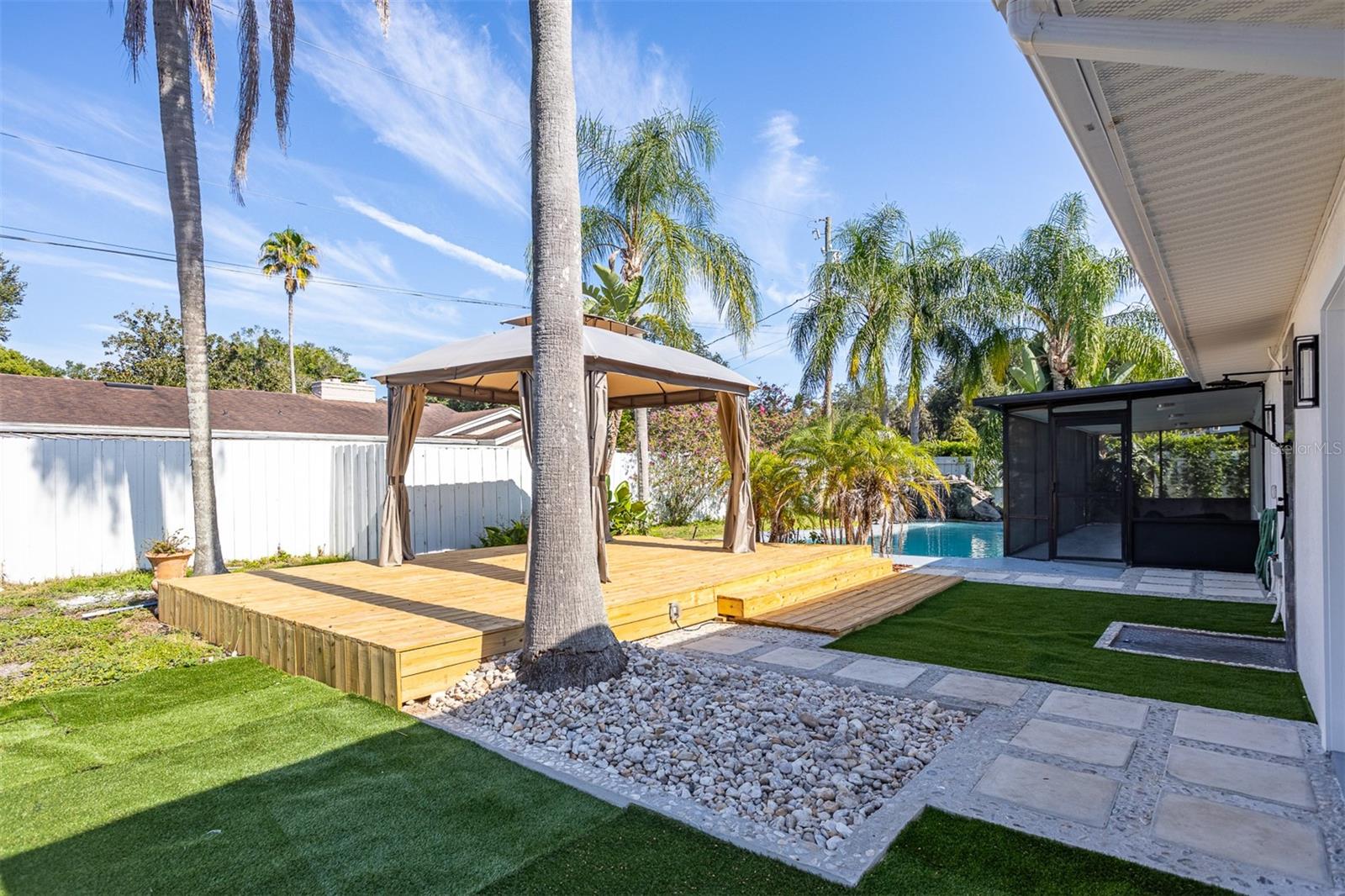 ENGLISH ESTATES UNIT 1 - Residential