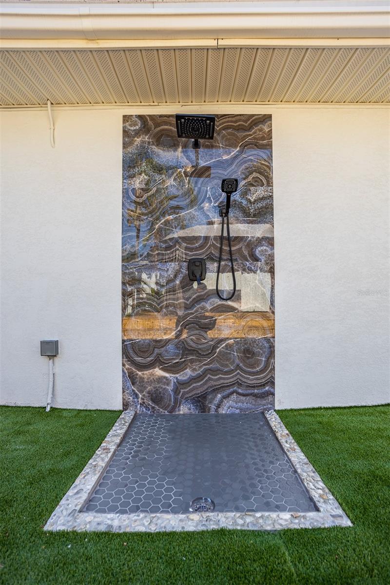 ENGLISH ESTATES UNIT 1 - Residential