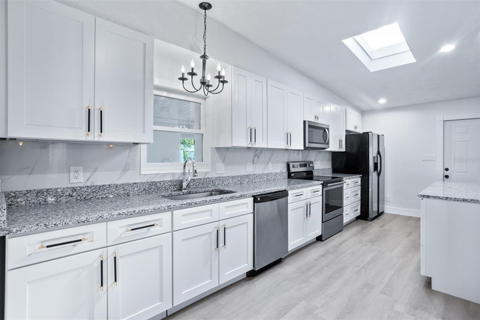 ENGLISH ESTATES UNIT 1 - Residential