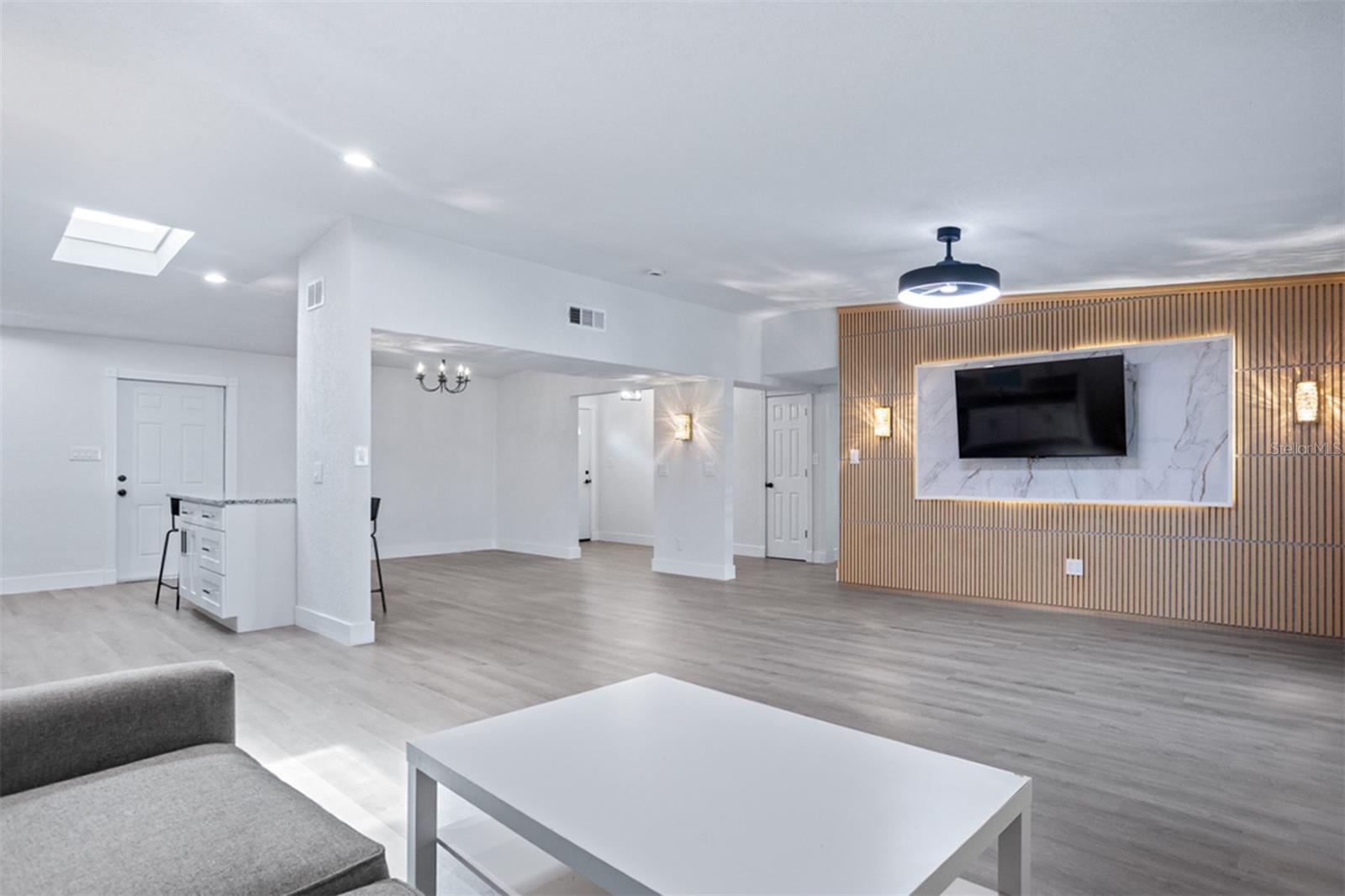 ENGLISH ESTATES UNIT 1 - Residential