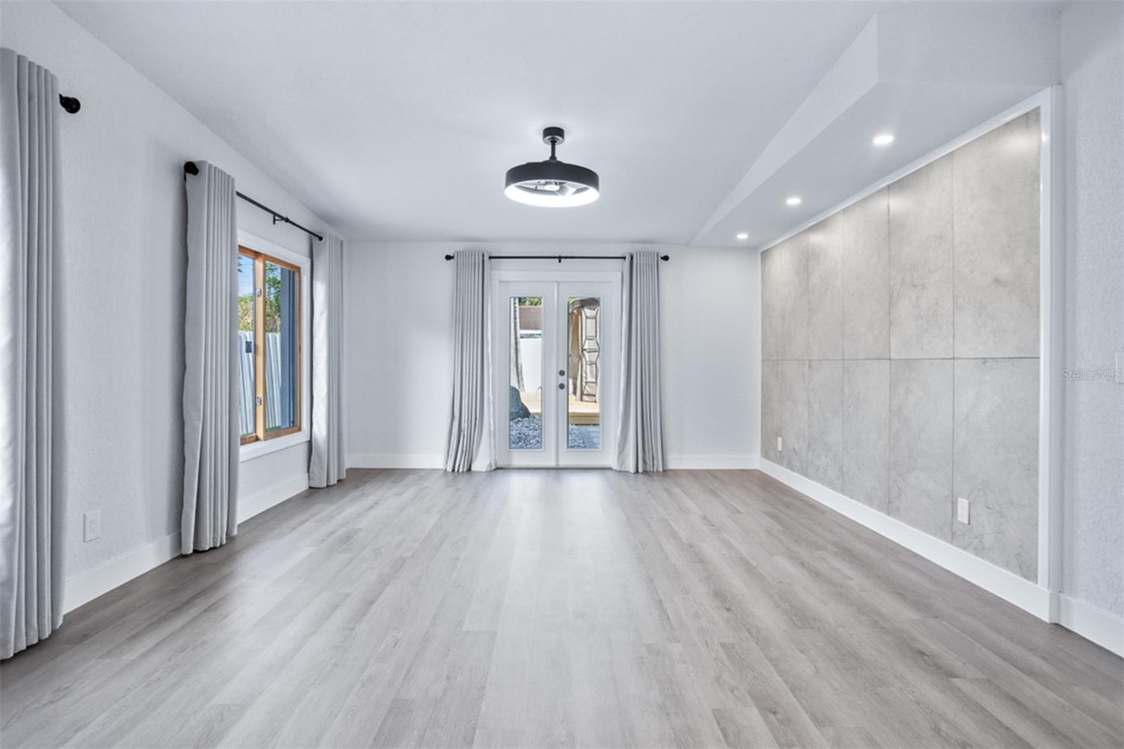 ENGLISH ESTATES UNIT 1 - Residential