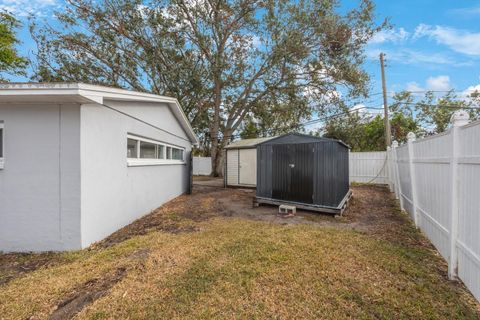 A home in SEMINOLE