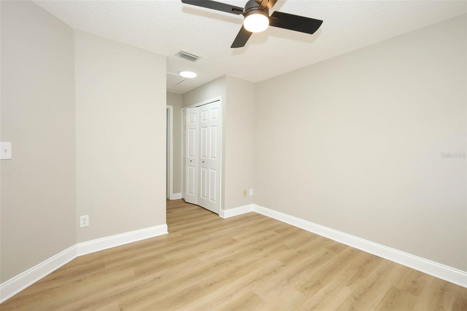 LINCOLN PARK - Residential Lease