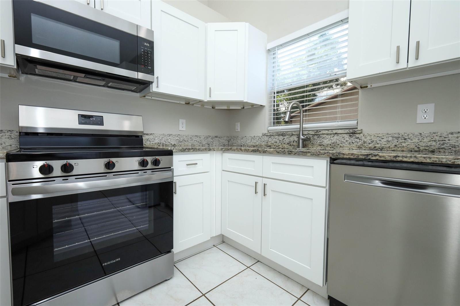 LINCOLN PARK - Residential Lease