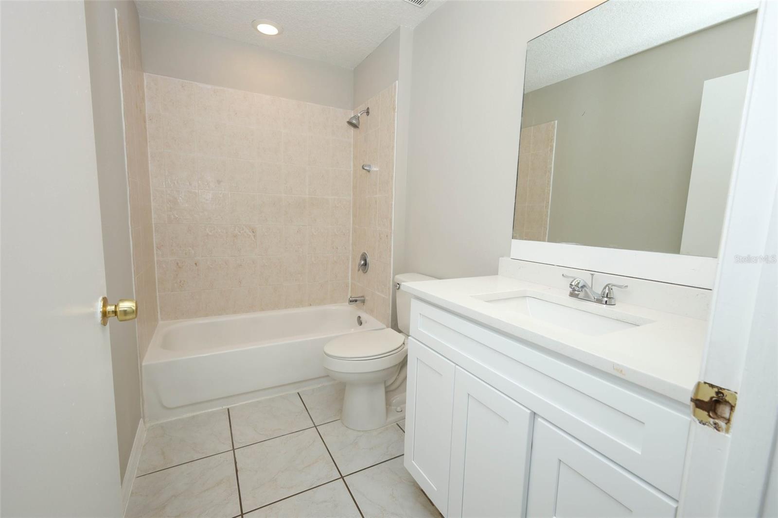 LINCOLN PARK - Residential Lease