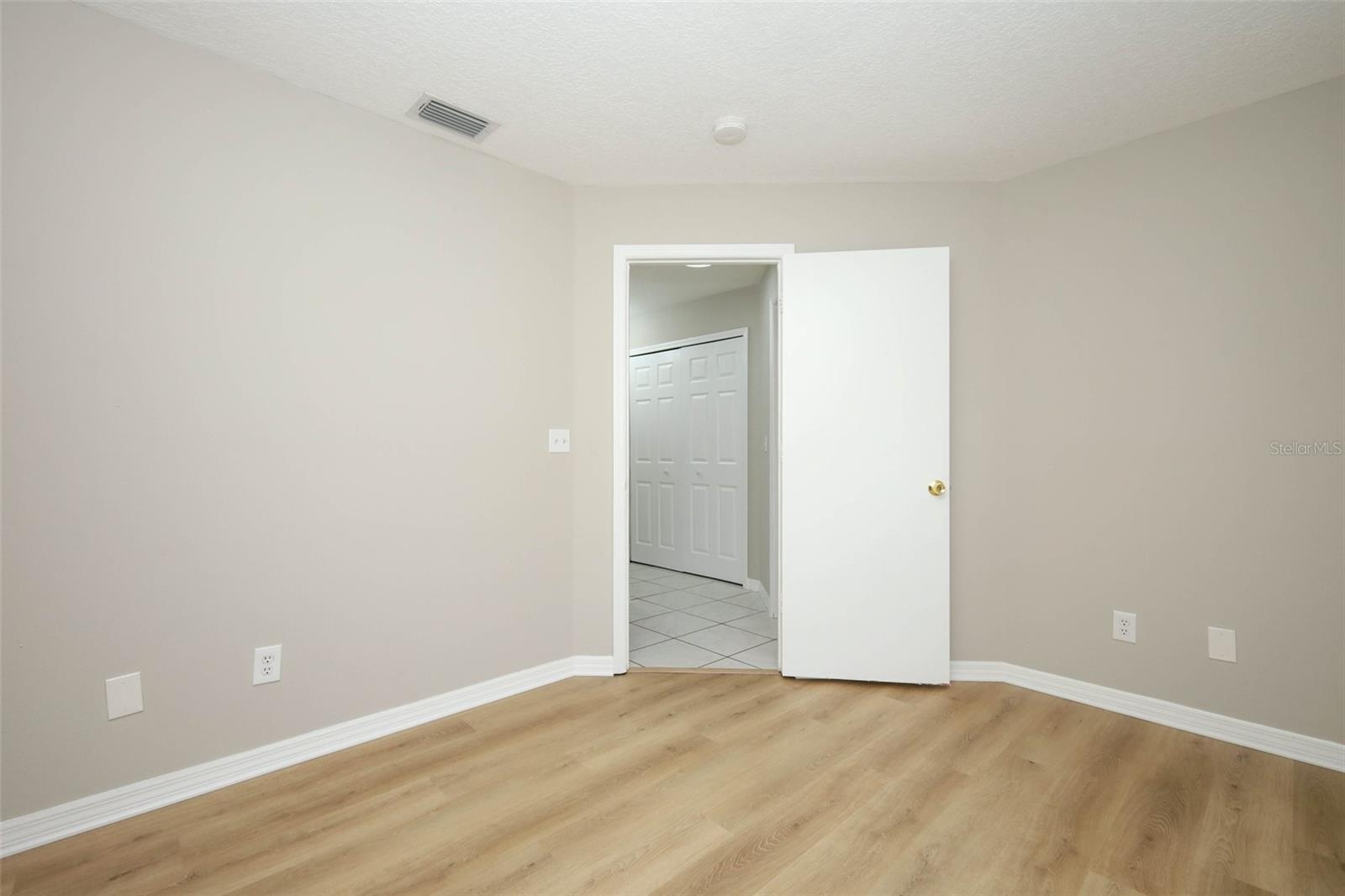 LINCOLN PARK - Residential Lease
