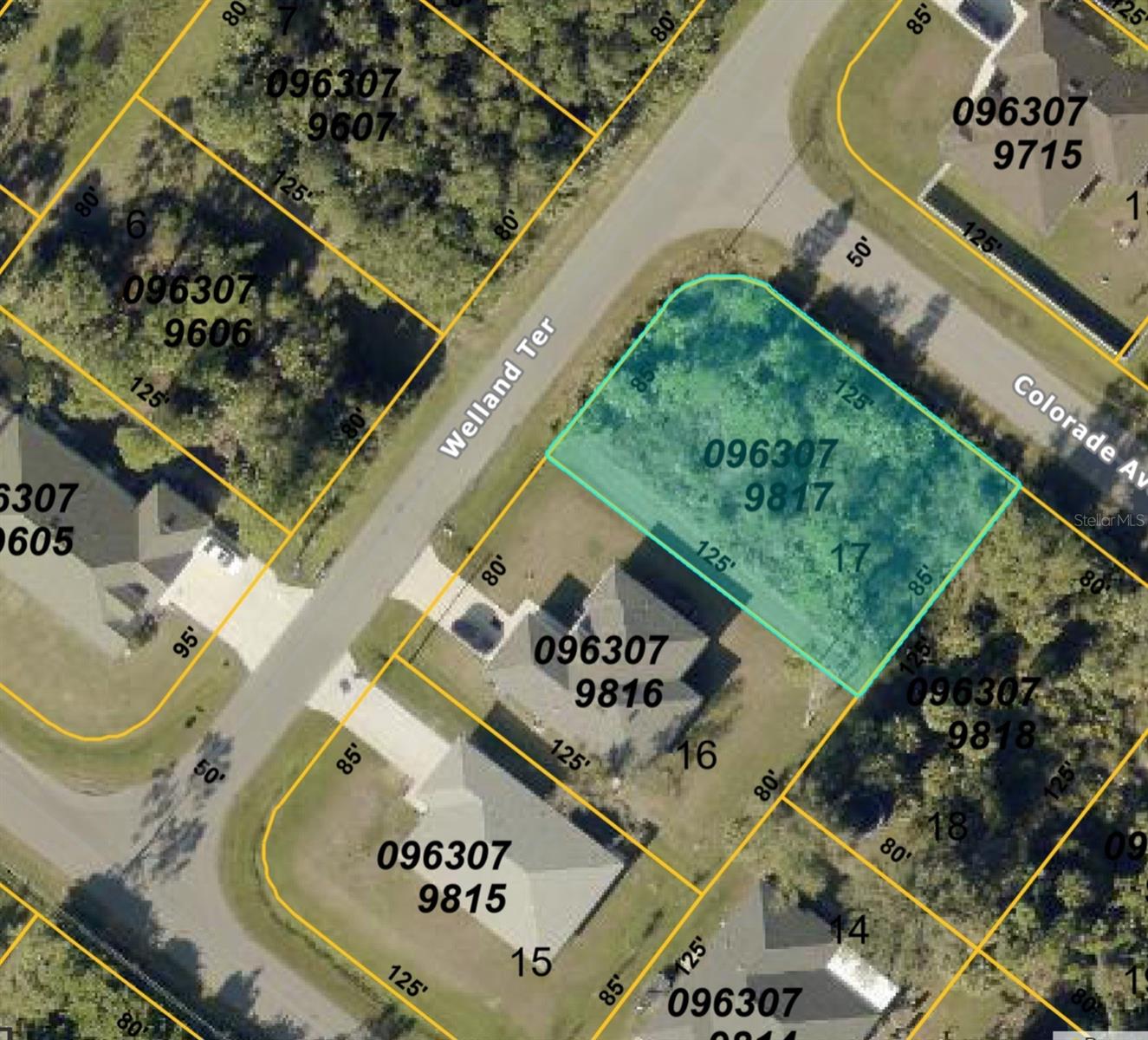 Gorgeous Oversized corner lot in North Port. No HOA!!! Great community!! North Port is an area that has seen major growth in the past few years and is convenient for those looking to commute to Sarasota or Fort Myers. The City of North Port offers so many community highlights including a new Water Park, Atlanta Braves Spring Training Stadium, shopping, dining, plenty of public parks, and less than a 30 minute drive to pristine Gulf Coast Beaches! Don't miss this one