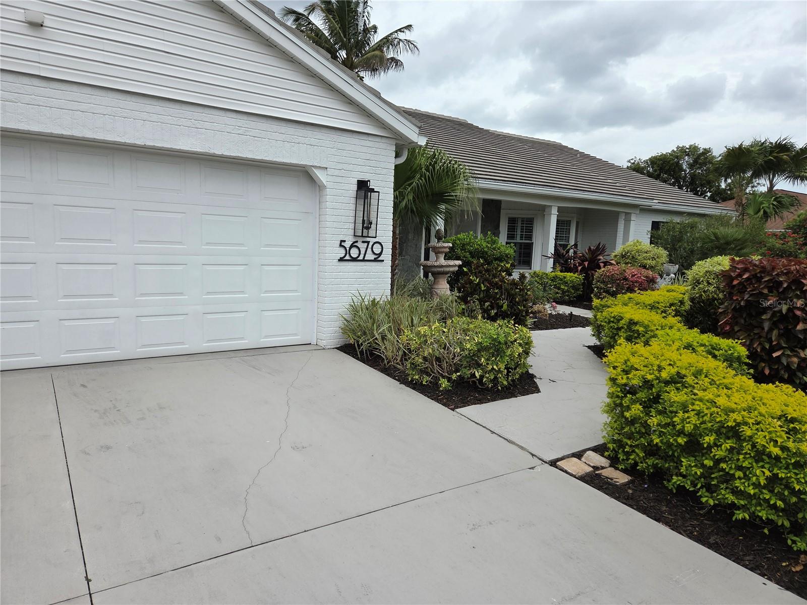 5679 COUNTRY LAKES DRIVE 7