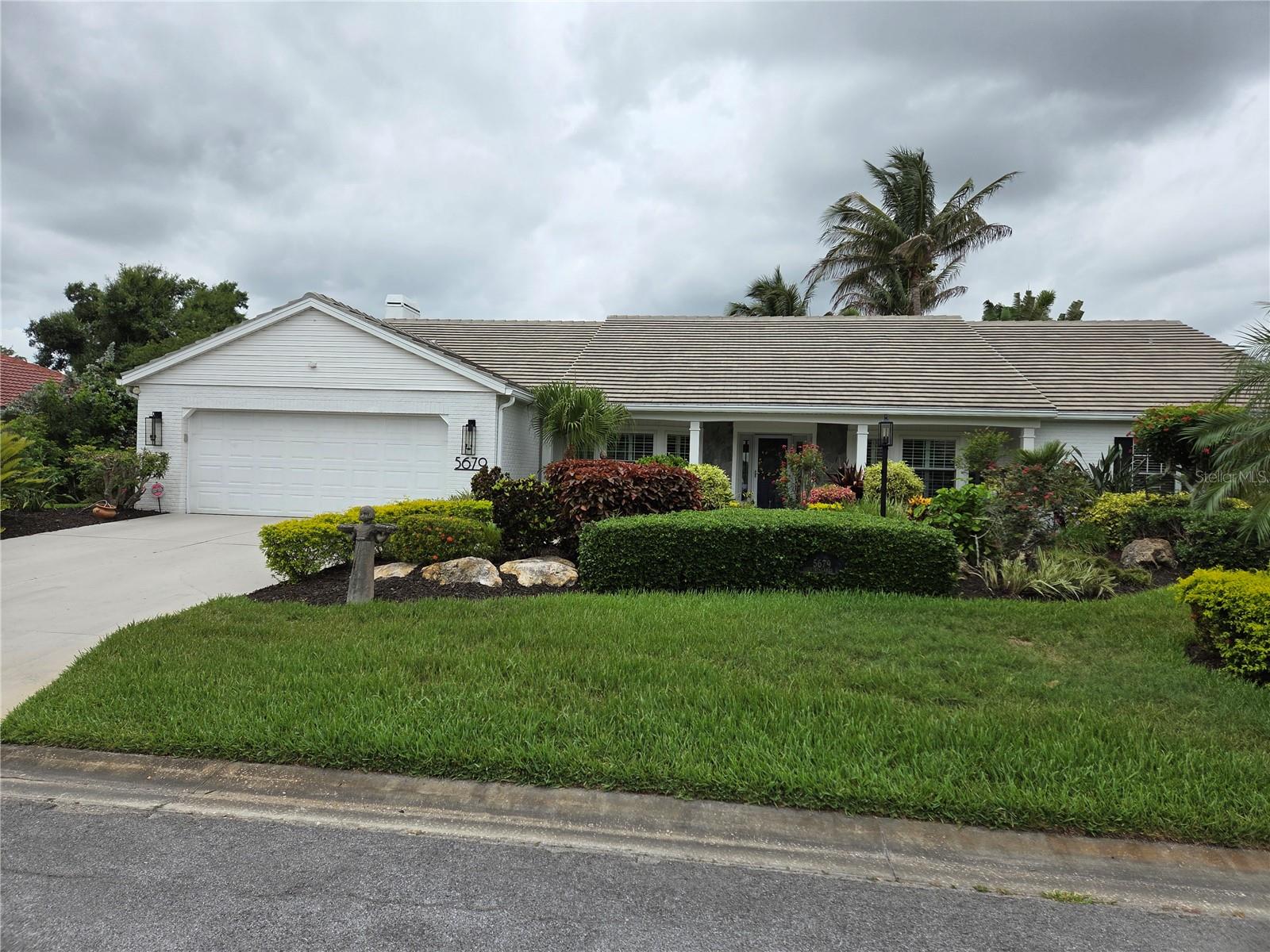 5679 COUNTRY LAKES DRIVE 7