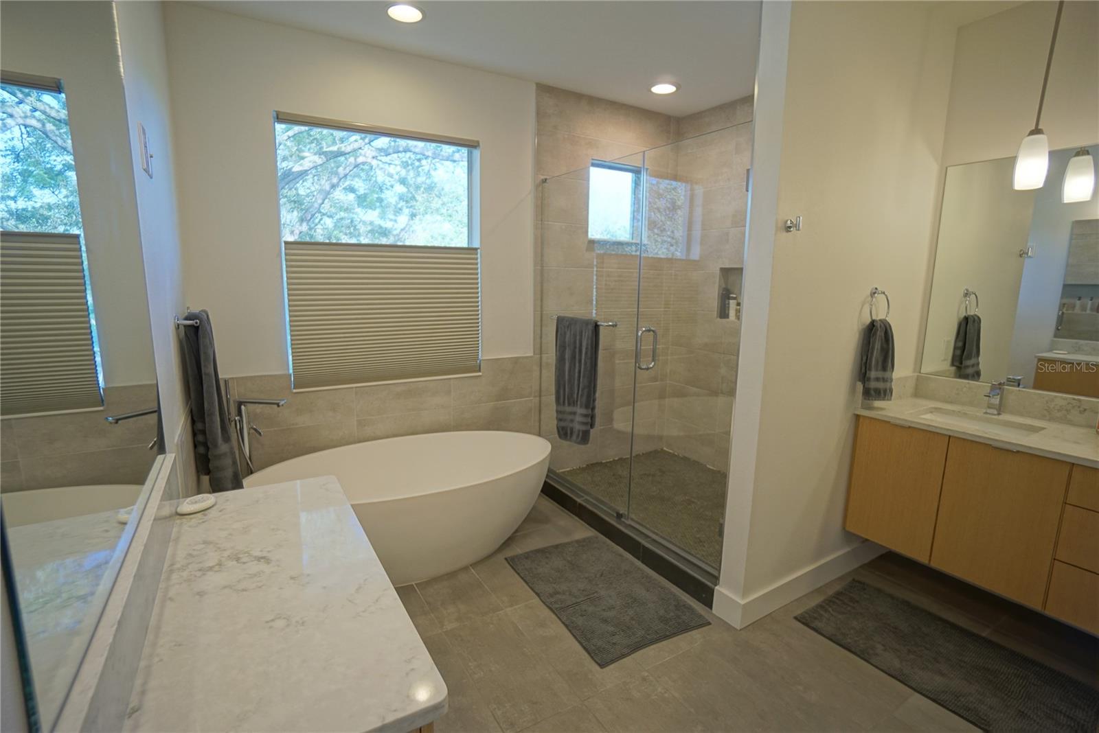 BEACH PARK ANNEX - Residential Lease