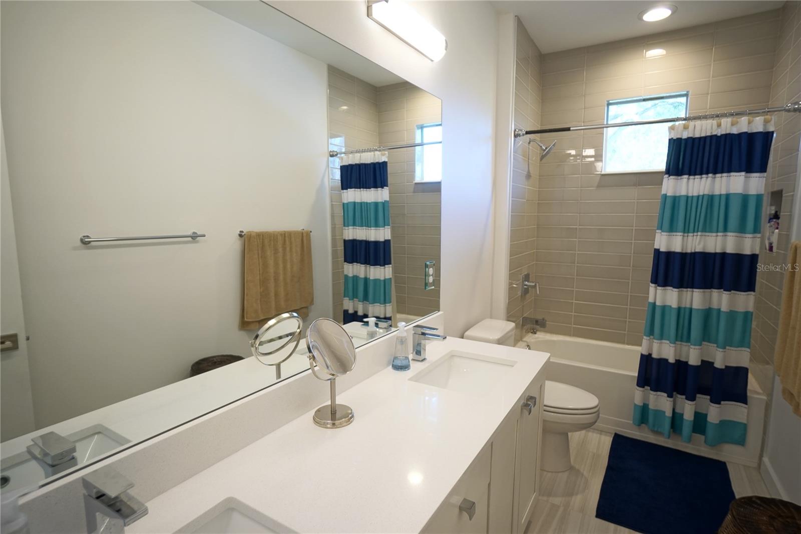 BEACH PARK ANNEX - Residential Lease