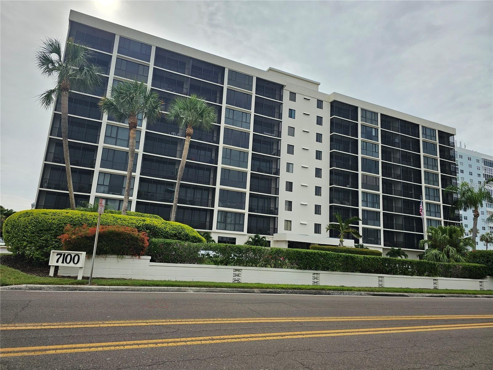For Rent – Waterfront Condo with Stunning Views!
Location, Location, Location!
This 2nd-floor unit offers breathtaking views of Tampa Bay and the Skyway Bridge. Wake up to beautiful sunrises over the water and enjoy a true resort-style lifestyle that feels like a vacation every day.
The split 2-bedroom, 2-bath floor plan features:
Each bedroom with a private bathroom, balcony, and walk-in closet
Brand-new granite countertops and tile flooring
Bright and open living spaces with water views
Community amenities include:
Newly renovated heated saltwater pool & fishing pier
Secured garage parking with 1 designated space
Fitness center, billiards room, and multi-purpose room
Laundry facilities with upgraded washers/dryers on each floor
Enjoy fishing, crabbing, swimming, or evening walks under the moon and stars. The community is close to highly ranked beaches, downtown, and Skyway Fishing Pier State Park for jogging, walking, or cycling.
?? Available for rent now! Schedule your private showing today.