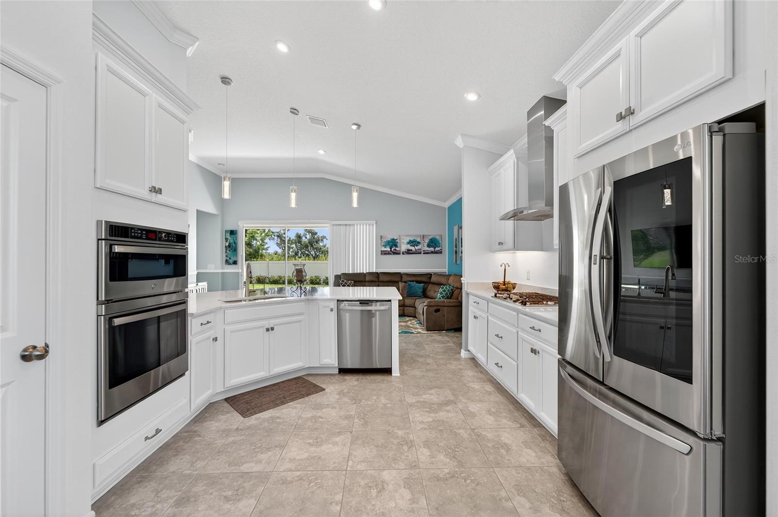 5205 LOS ROBLES COURT