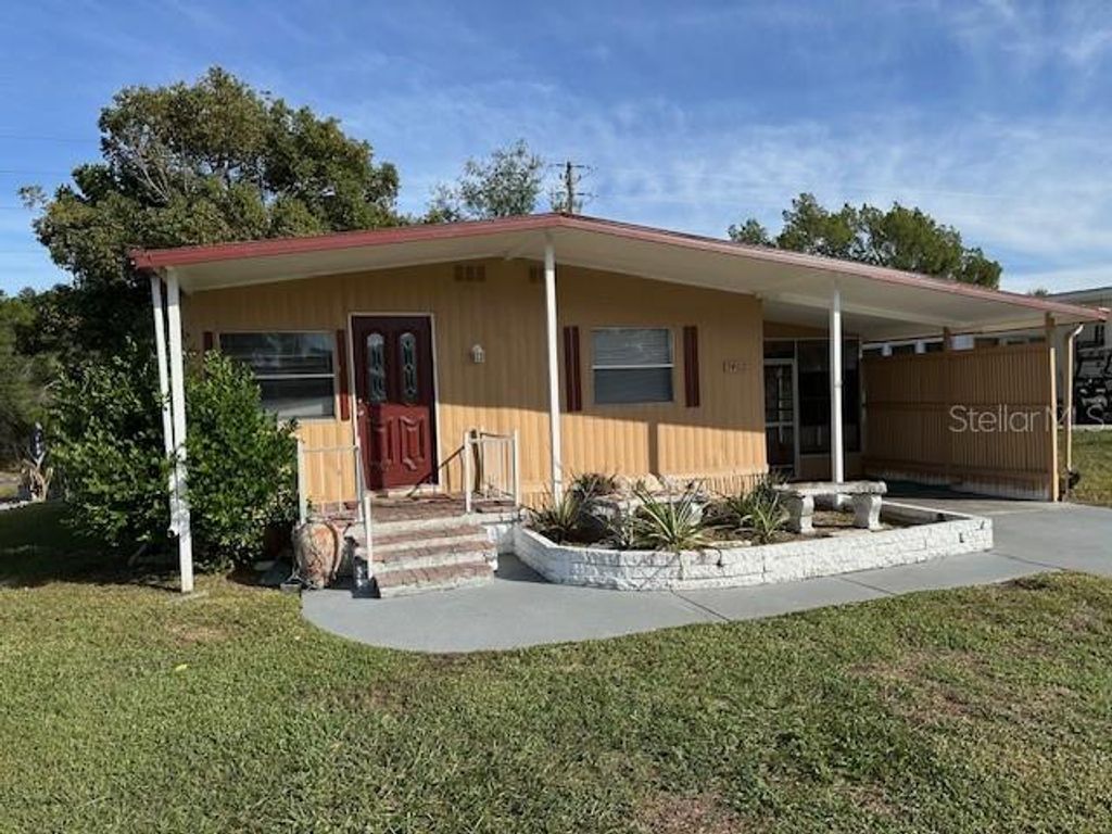 Photo of 7402 Eastern Circle Drive, Brooksville, FL 34613 (MLS # W7881304)