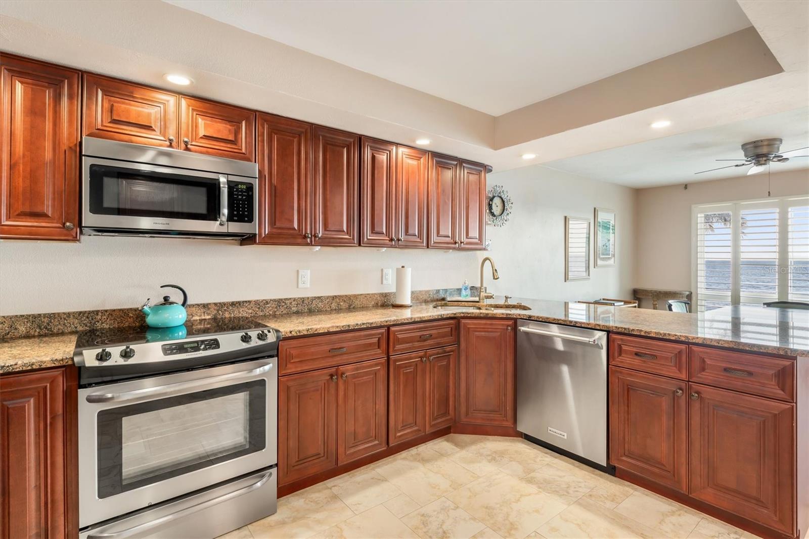 COLONY POINT - Residential