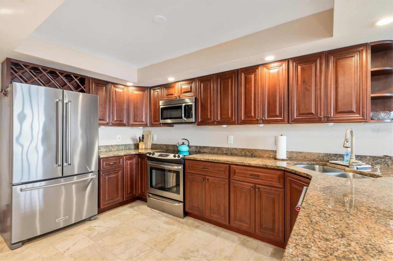 COLONY POINT - Residential