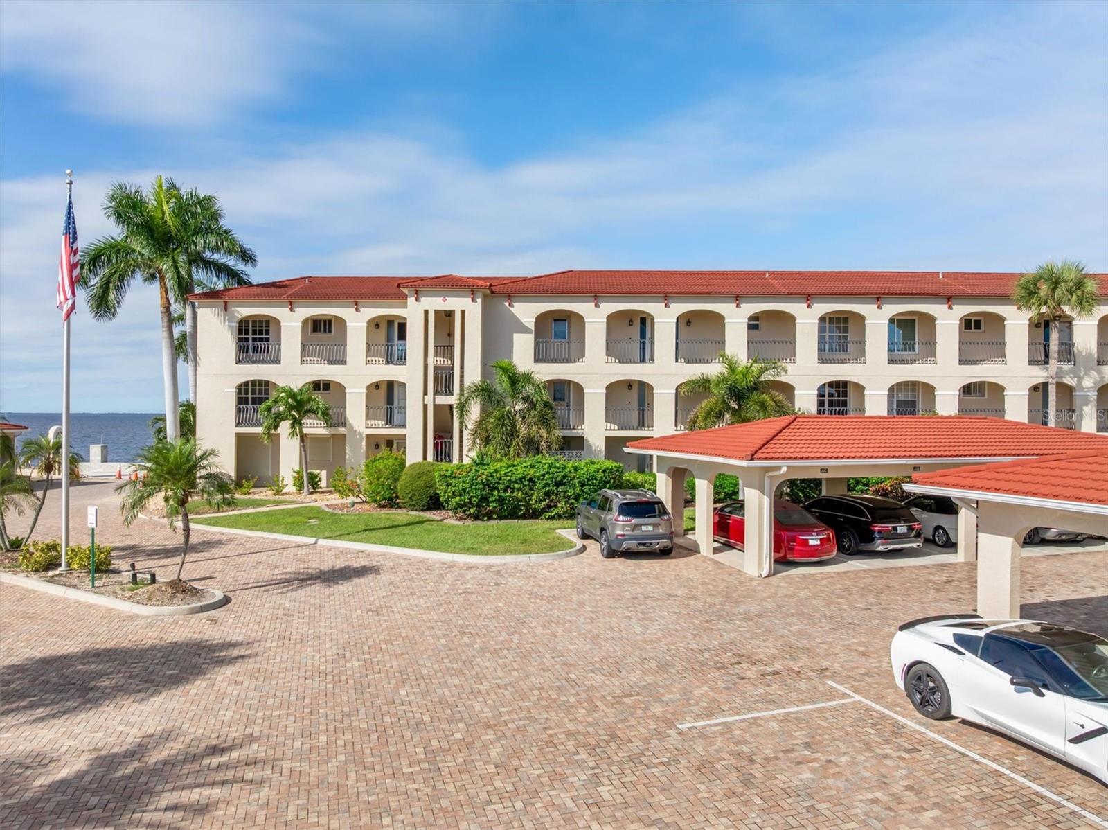 COLONY POINT - Residential