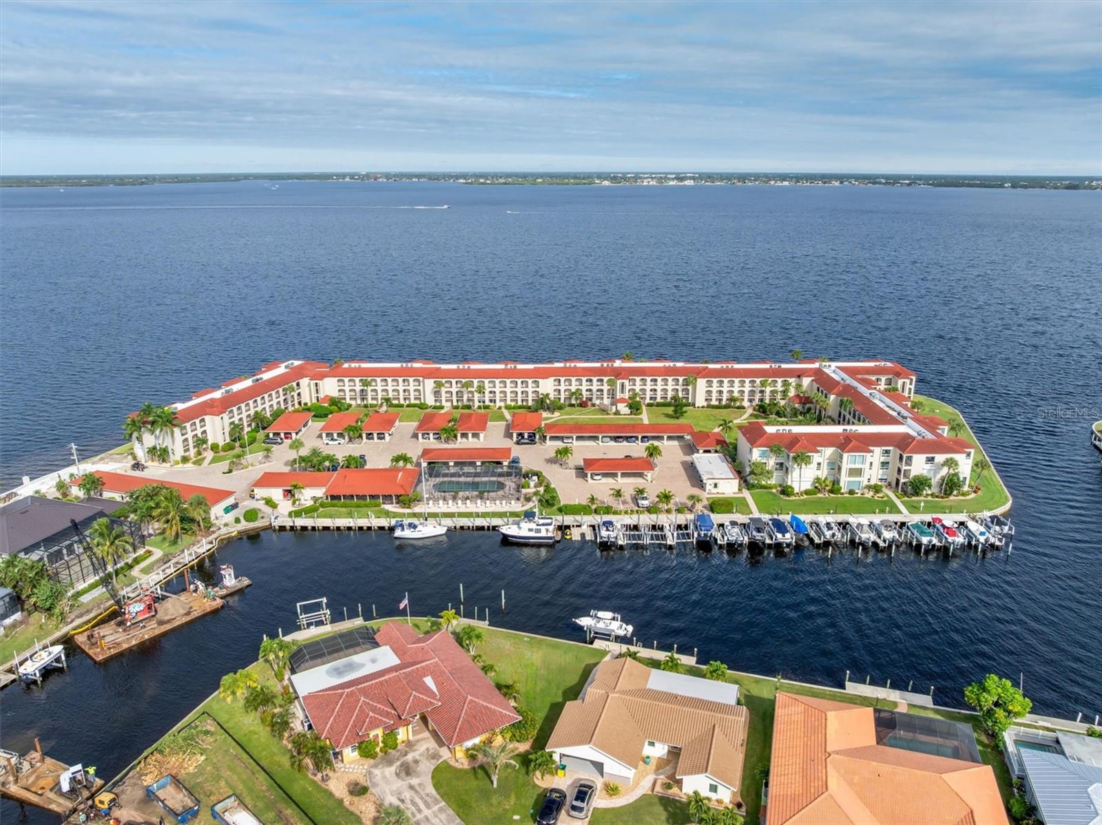 COLONY POINT - Residential