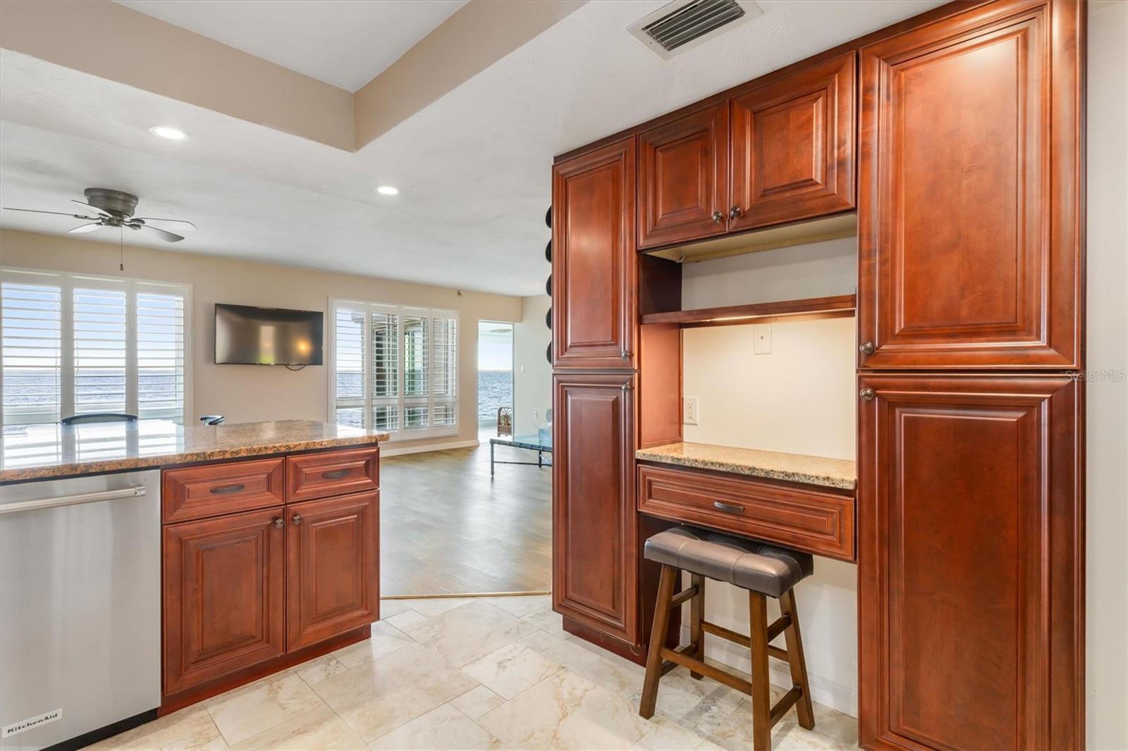 COLONY POINT - Residential