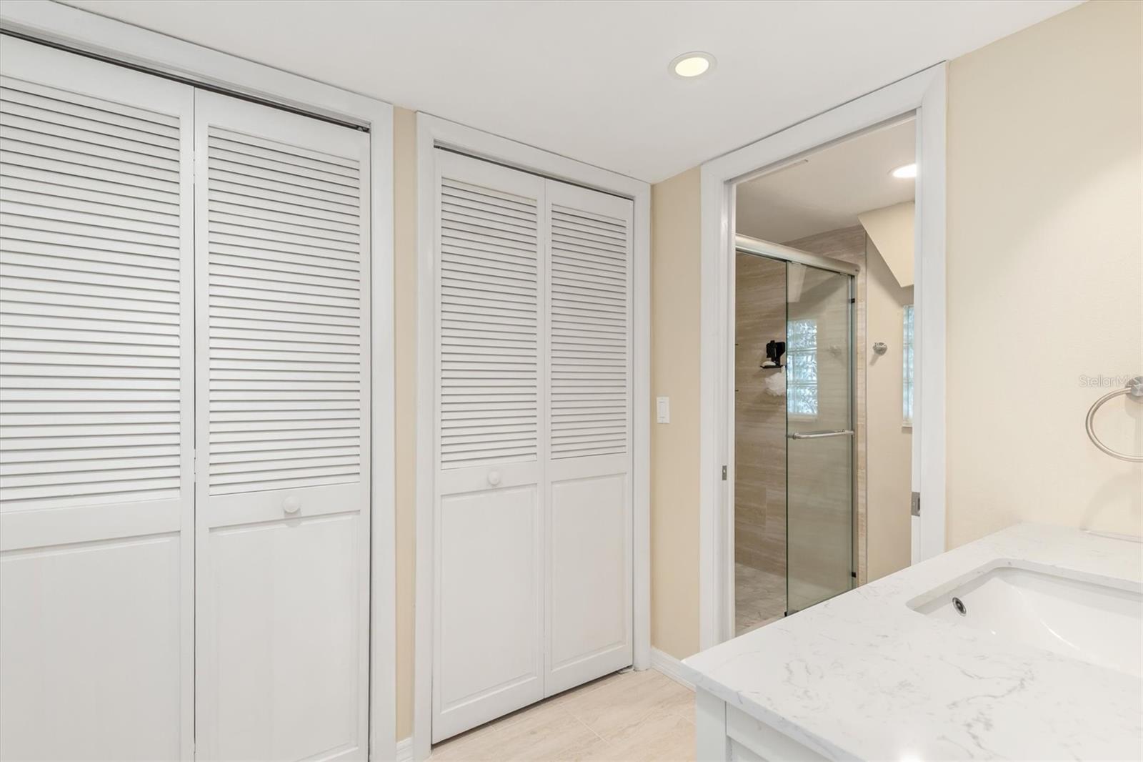 COLONY POINT - Residential